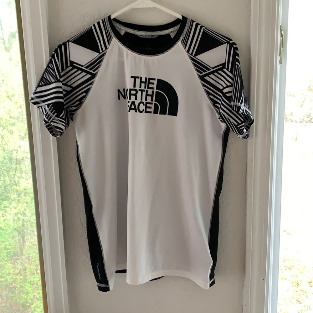 🌻4/$15🌻North Face girls UPF50  girls shirt poly blend